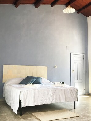 1 camera, una scrivania, ferro/asse da stiro, Wi-Fi gratuito