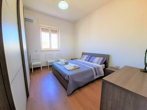 4 habitaciones, escritorio, tabla de planchar con plancha y wifi gratis 