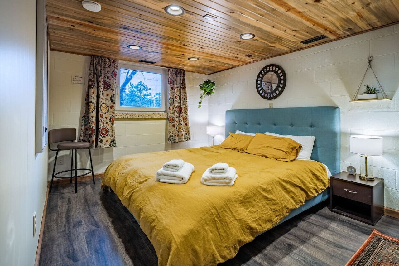 2 Schlafzimmer, Schreibtisch, Bügeleisen/Bügelbrett, Reisekinderbett