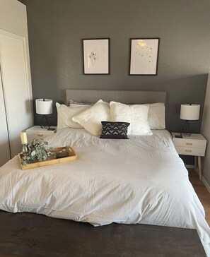 Una scrivania, ferro/asse da stiro, Wi-Fi gratuito, lenzuola