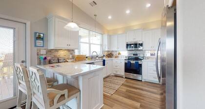 The BunkHouse: 3 BR, 2 BA House in Port Bolivar, Sleeps 8