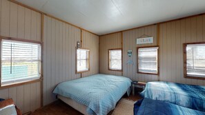 2 bedrooms, WiFi - The Mango Hut: 2  BR, 1  BA House in Port Bolivar, Sleeps 8 (Bolivar Peninsula)