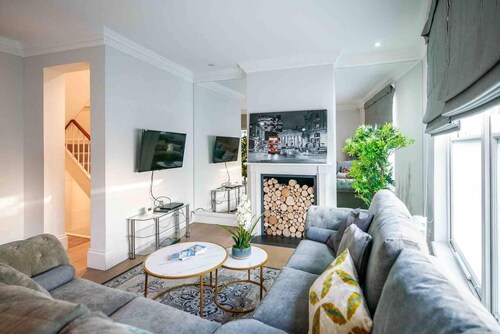 Spacious & Modern 3brs House in Central London