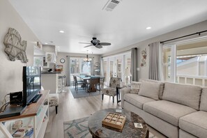 Smart TV - 🌊Walk to Beach~Gulf Views~Updated~3BR Regency CabanasE1 (Pensacola Beach)