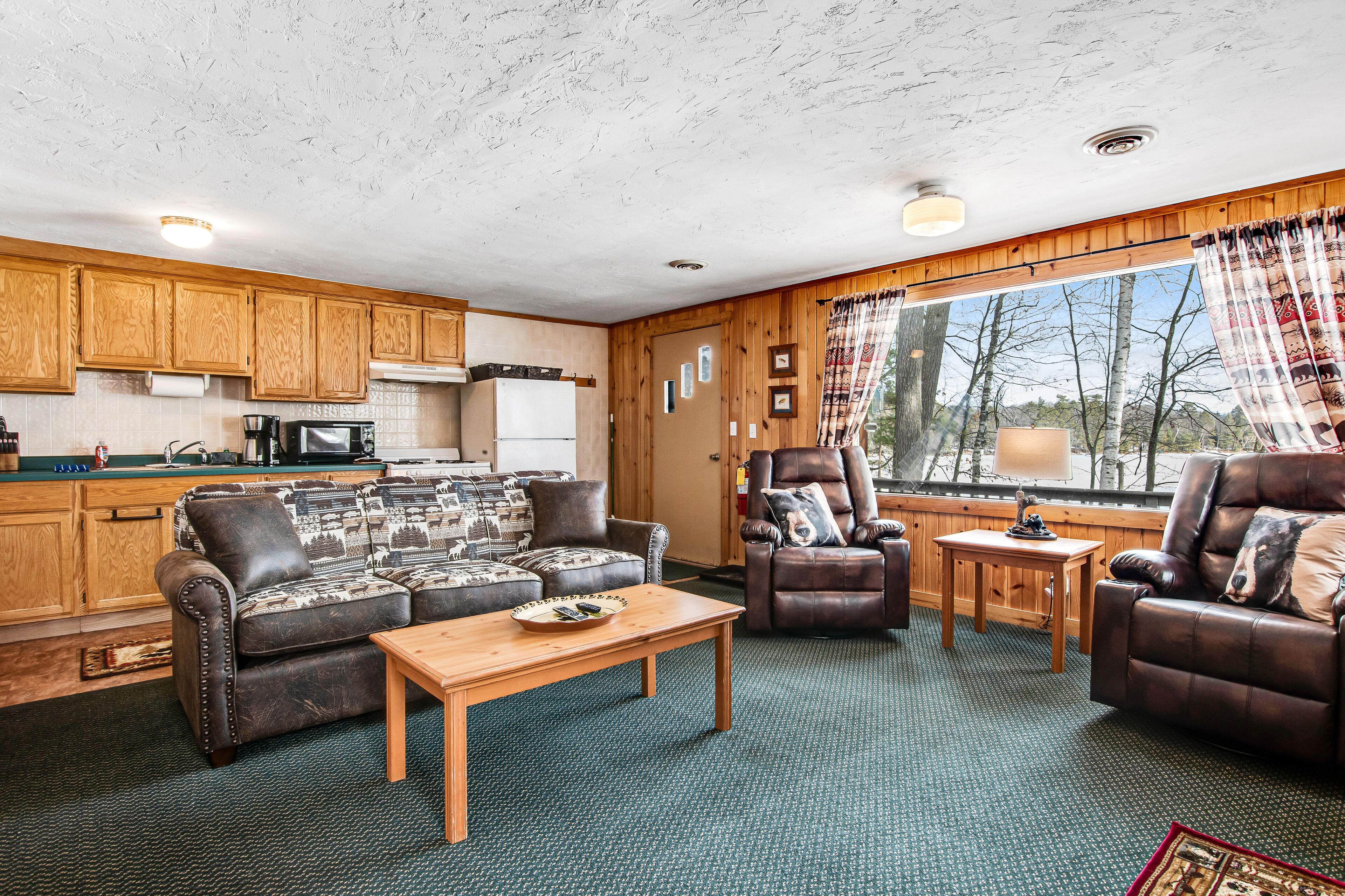 Cozy, lakefront cabin with deck, private dock & beach access