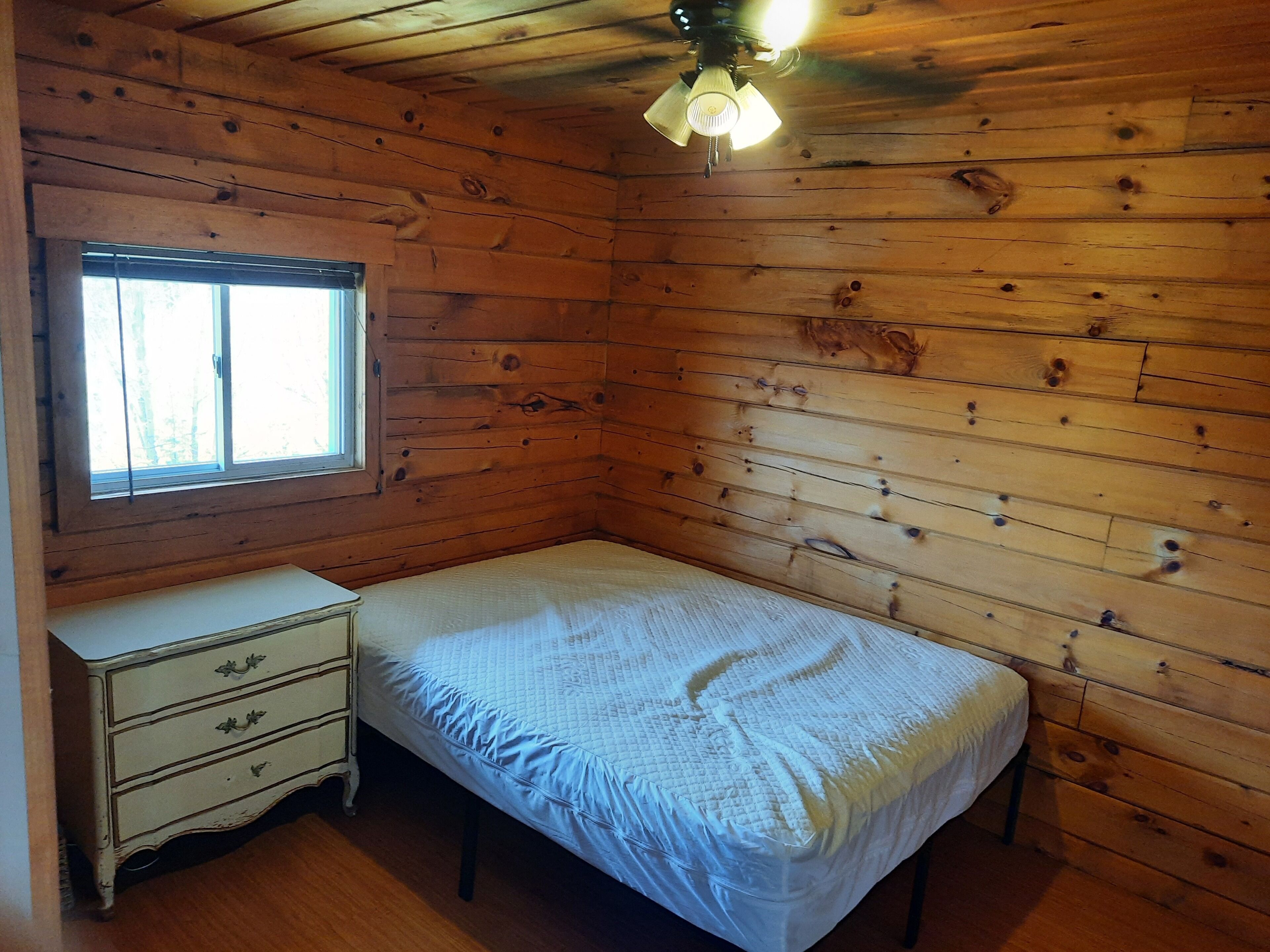 Beautiful log home + 1000 sq foot bunkie. 7 BEDS! 