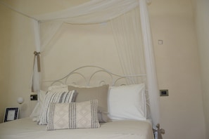 2 bedrooms, desk, soundproofing - Ai Due Mori Apartment (Noto)
