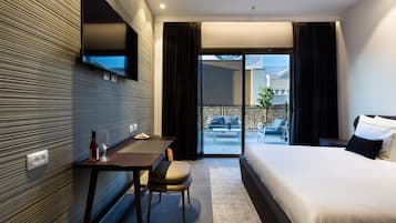 Modern Room With Terrace | 1 bedroom, minibar, desk, free WiFi