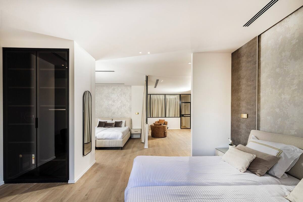 Suite 1 BR | Minibaari, työpöytä, ilmainen Wi-Fi, vuodevaatteet