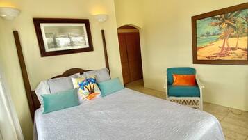 4 habitaciones, escritorio, tabla de planchar con plancha y wifi gratis