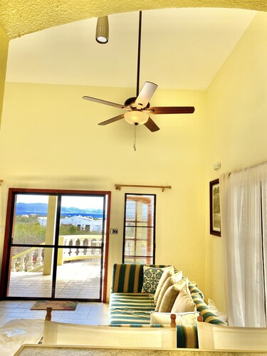 Lovely 2-4BR Villa-Views of St. Maarten