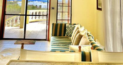 Lovely 2-4BR Villa-Views of St. Maarten