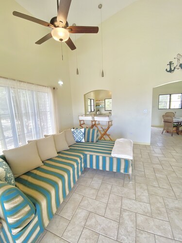 Lovely 2-4BR Villa-Views of St. Maarten