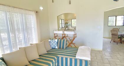 Lovely 2-4BR Villa-Views of St. Maarten