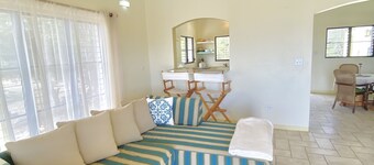 Lovely 2-4BR Villa-Views of St. Maarten