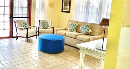 Lovely 2-4BR Villa-Views of St. Maarten