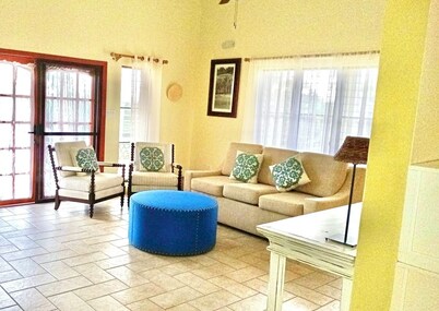 Lovely 2-4BR Villa-Views of St. Maarten