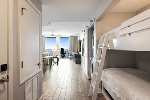 2 عدّة غرف نوم ومكواة/لوح كي وواي فاي مجانًا وملاءات أسرّة