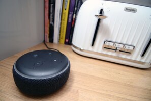 Family House | Private kitchen | Fridge, oven, coffee/tea maker, electric kettle - Parkview by Tŷ SA (Newport)