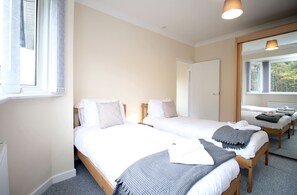 Room - Parkview by Tŷ SA (Newport)