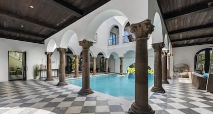 Private Indoor/Outdoor POOL & Waterfront Oasis on Siesta Key