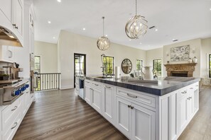 Fridge, microwave, oven, stovetop - Private Indoor/Outdoor POOL & Waterfront Oasis on Siesta Key (Sarasota)