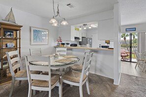 Dining - ⭐350yds2Beach-Community Pool-Sleeps 6-2BR Sandprints C10⭐ (Miramar Beach)