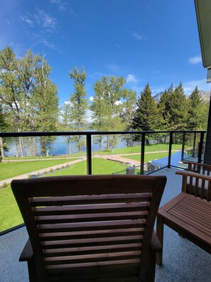 Habitación individual Deluxe, 1 cama de matrimonio grande, vistas al lago | Terraza o patio