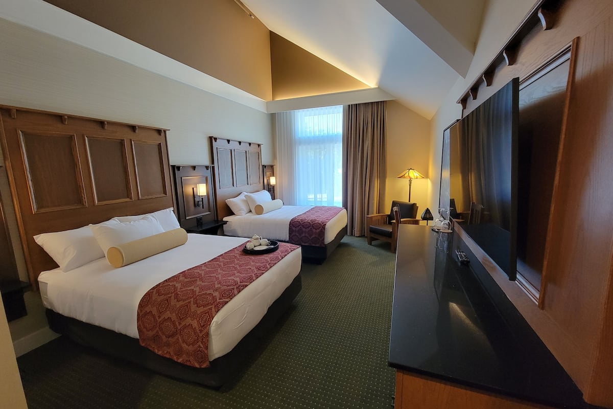 standard double room, 2 queen beds, mountain view | 1 bedroom, egyptian cotton sheets, premium bedding, pillow-top beds