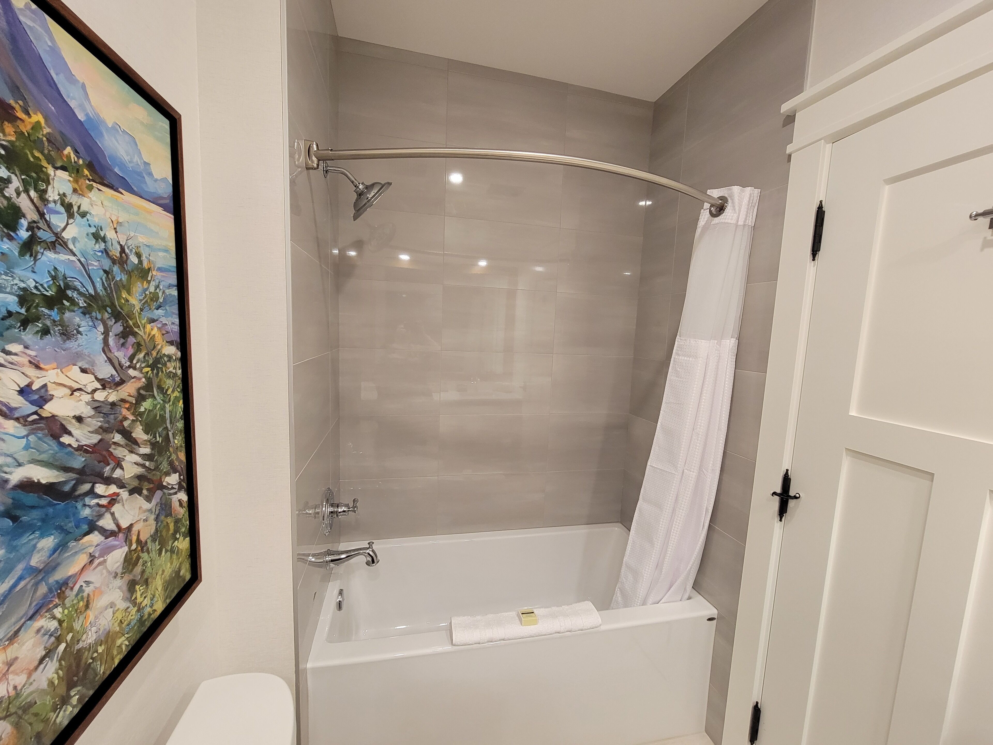 standard double room, 2 queen beds, mountain view | bathroom | hair dryer, bathrobes, towels