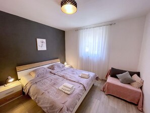 2 bedrooms, free Internet