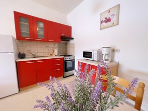 Kühlschrank, Ofen, Herdplatte, Toaster