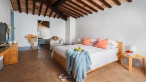 6 slaapkamers, een strijkplank/strijkijzer, gratis wifi, beddengoed