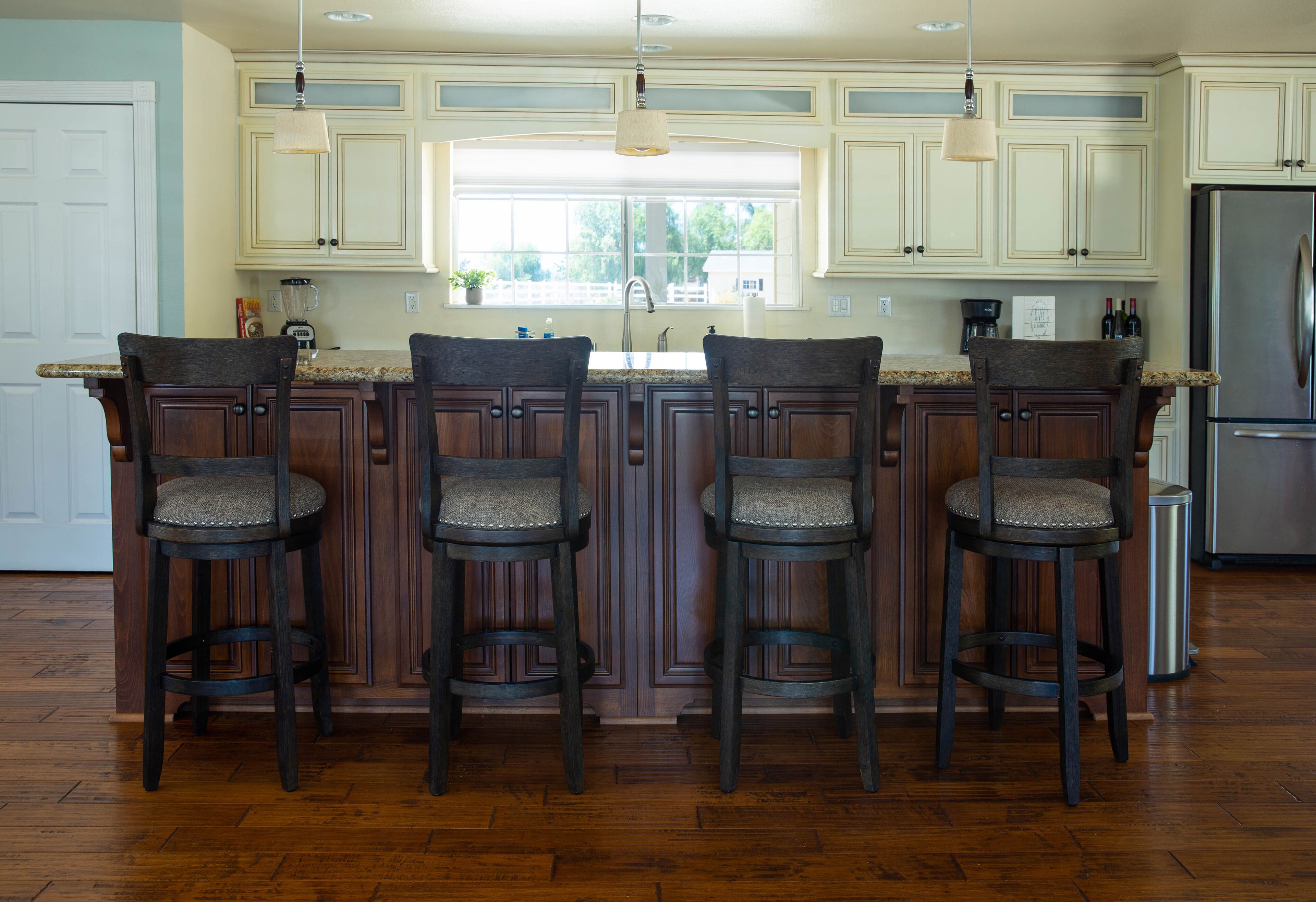 🍷 Wine Country Home: gorgeous views, minutes from wineries, horses & soccer!