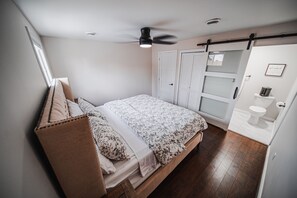 2 Schlafzimmer, Schreibtisch, Bügeleisen/Bügelbrett, WLAN
