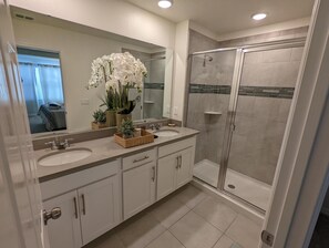 Bathroom - 2194 FMP - Solara - Luxury 4 Bed Private Pool (Kissimmee)