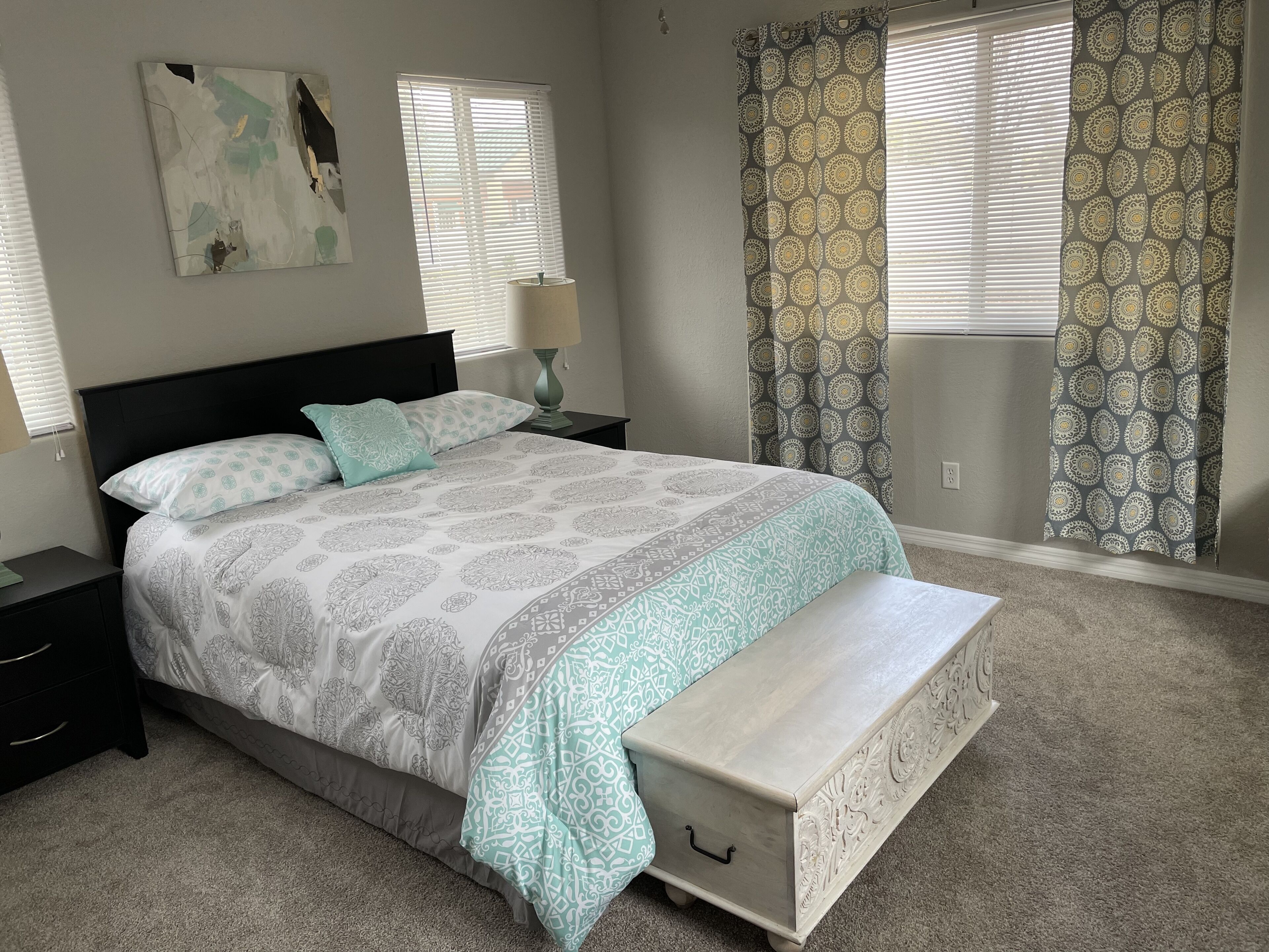 Beautiful Fully Renovated Home, short walk to bay and activities.