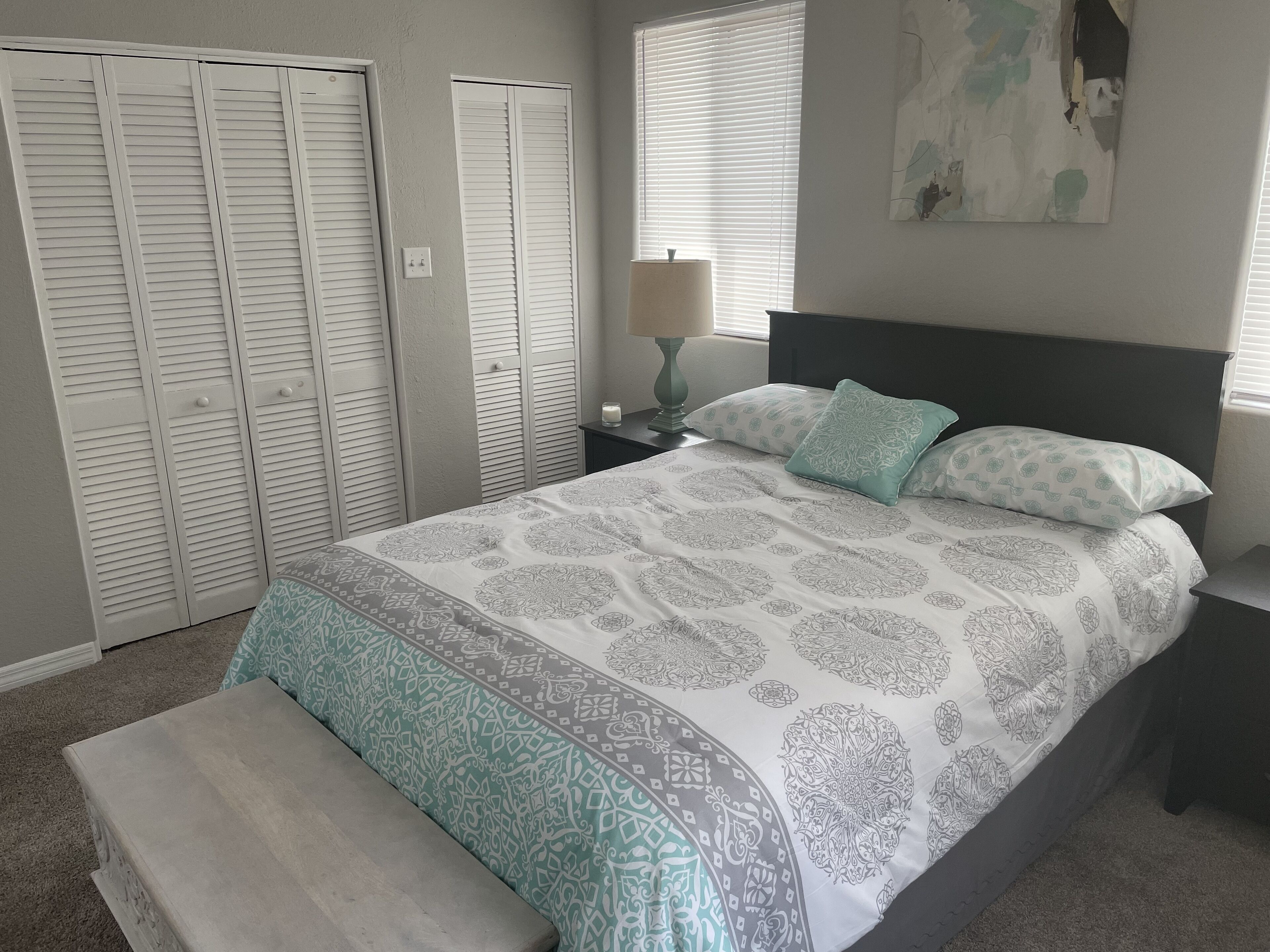 Beautiful Fully Renovated Home, short walk to bay and activities.