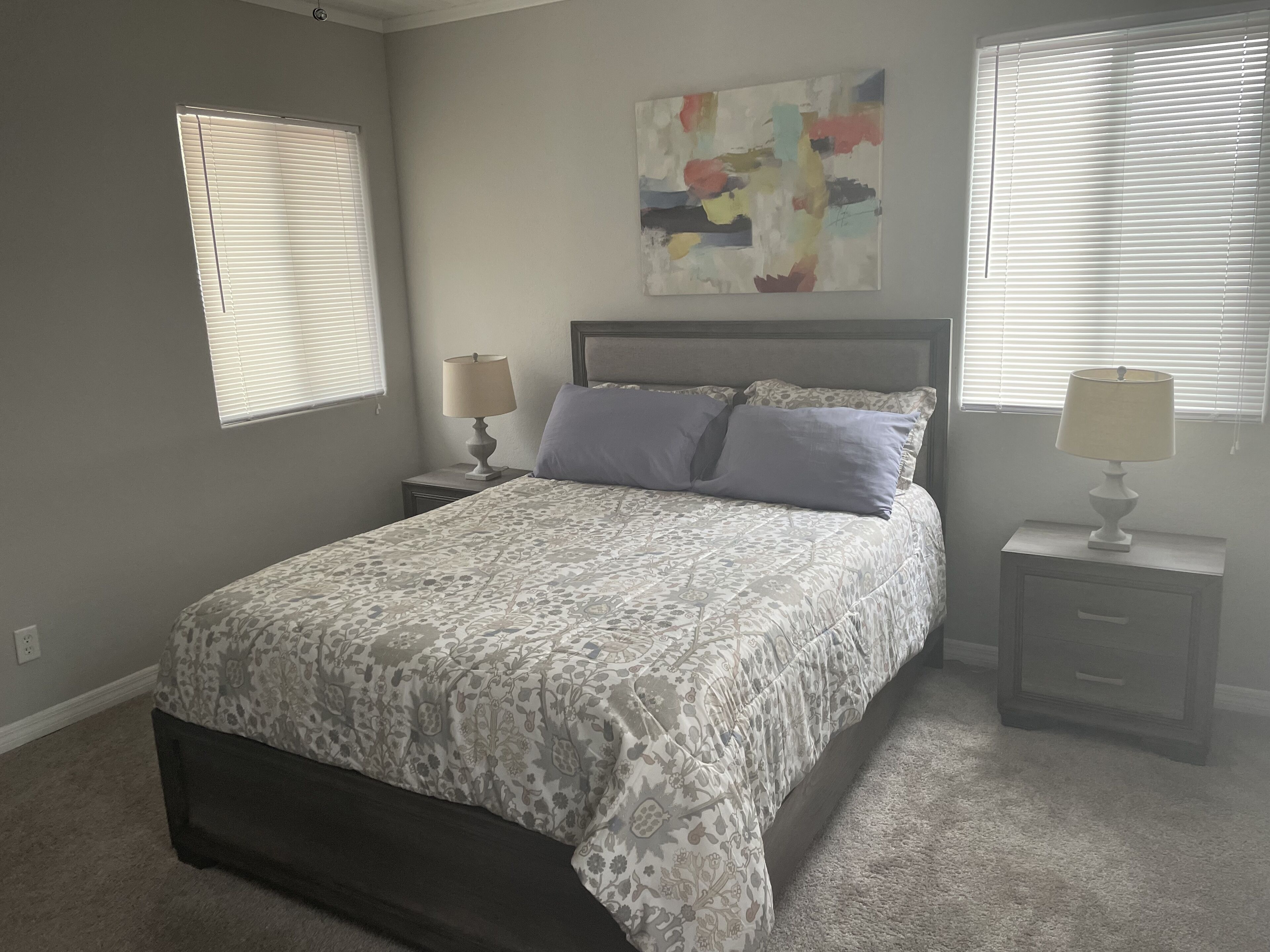 Beautiful Fully Renovated Home, short walk to bay and activities.