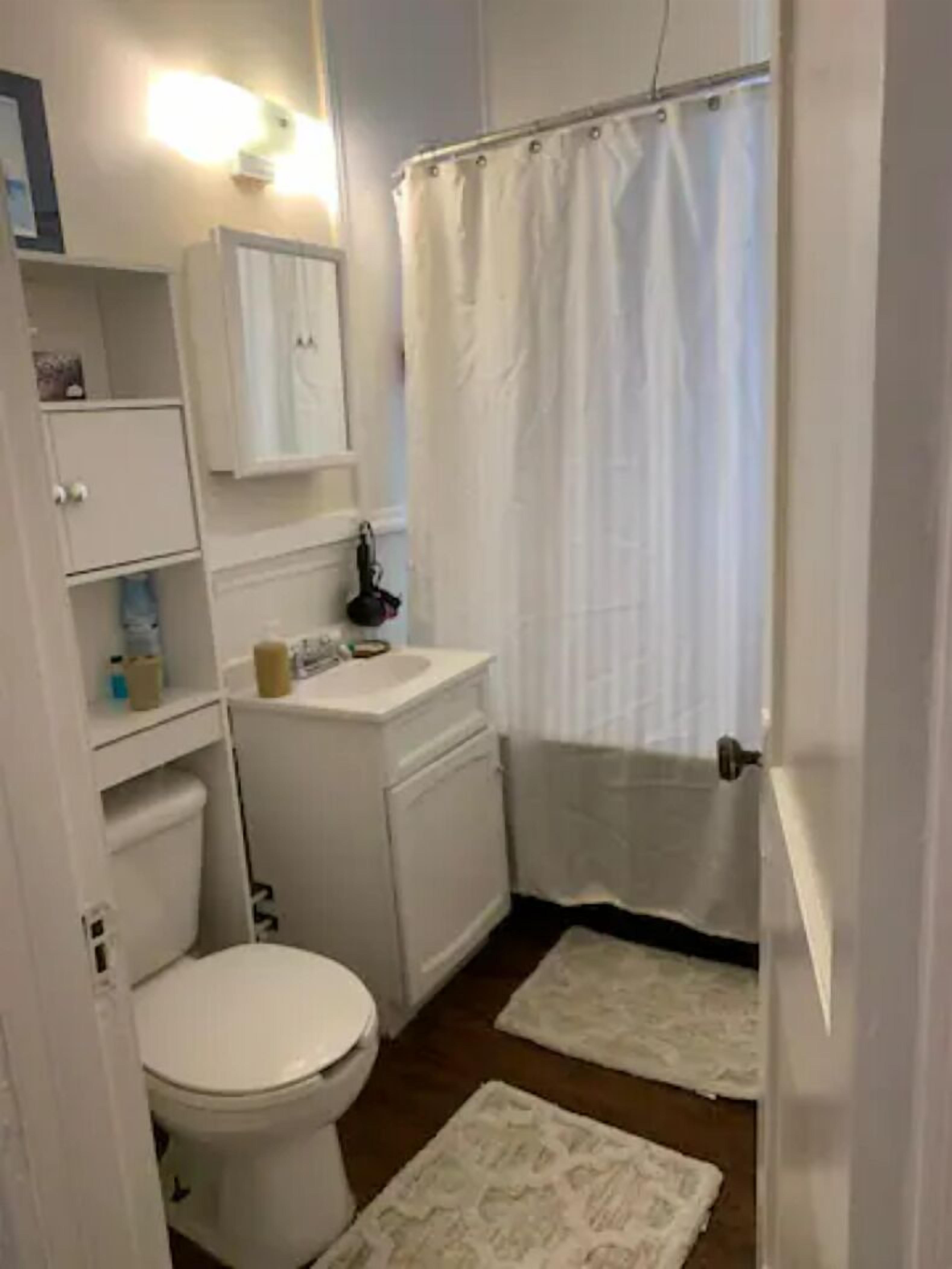 City Apartment, 1 Bedroom, Ground Floor | Bathroom | Combined shower/bathtub, hair dryer, towels, soap
