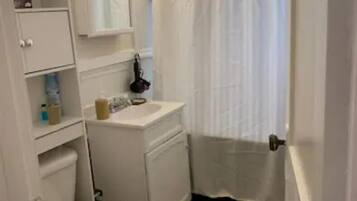 City Apartment, 1 Bedroom, Ground Floor | Bathroom | Combined shower/bathtub, hair dryer, towels, soap