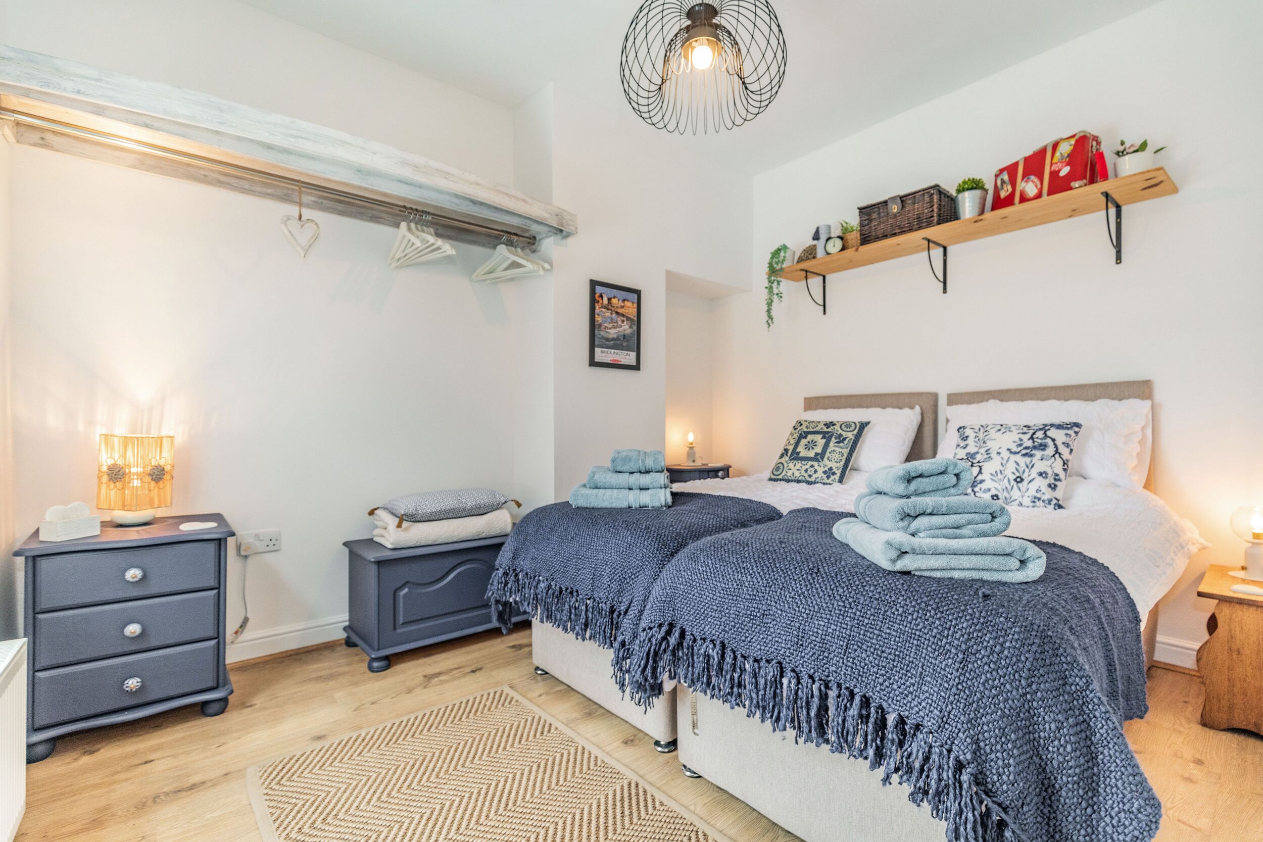 2 habitaciones, decoración personalizada y muebles diferentes 