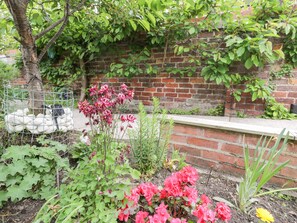Cottage | Property grounds - Postman's Cottage (Bridlington)