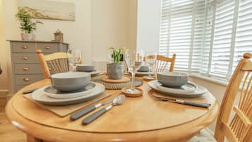 Feriehus | Privat køkken | Køleskab, opvaskemaskine, elkedel, brødrister