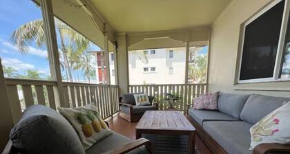 Tiki Dreams: Charming Cairns Retreat with Pool, Balcony & Easy Access to the City Center