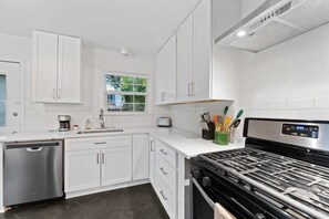 Fridge, microwave, oven, stovetop - 3BR Home with Grill & Yard - Long Stays Welcome! (Austin)