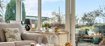 Cynynion Uchaf - Period family farmhouse, pet friendly, log burner, superb views