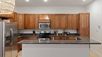 KĂŒhlschrank, Mikrowelle, Ofen, Herdplatte