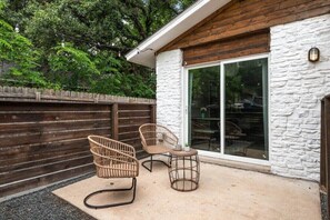 Terrace/patio - Charming 2BR Home in South Austin | Near Rainey St (Austin)