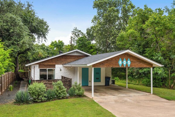 Exterior - Charming 2BR Home in South Austin | Near Rainey St (Austin)